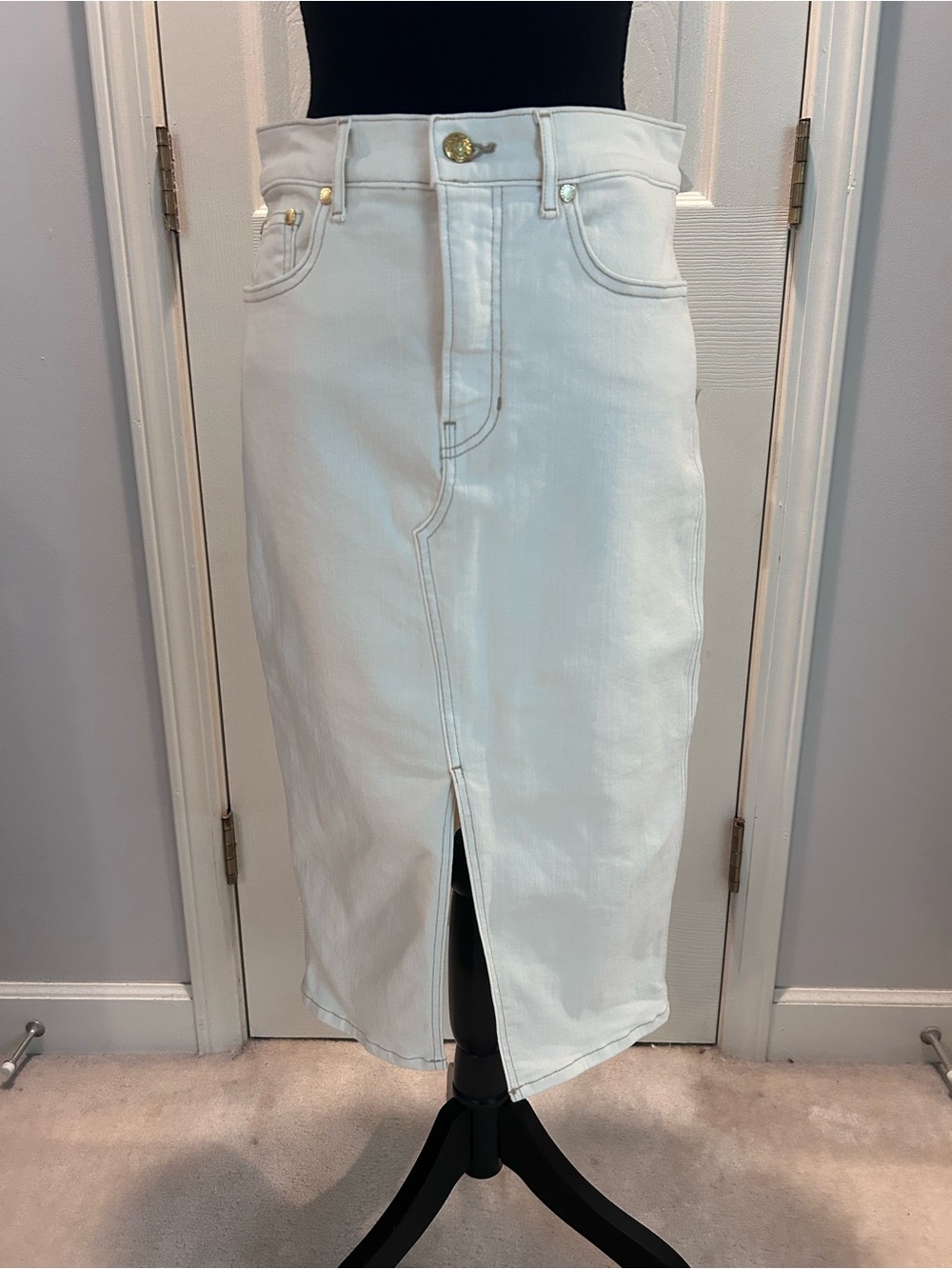 Veronica Beard Breves Ecru Denim Fitted Midi Skirt with Front Slit. Size 6